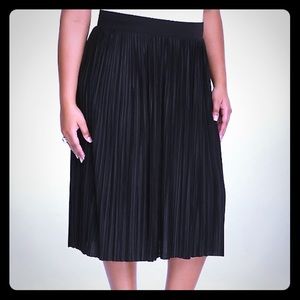 Torrid Black Midi Skirt Size 4